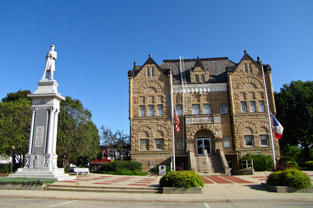 Picture o the Harlan Courthouse